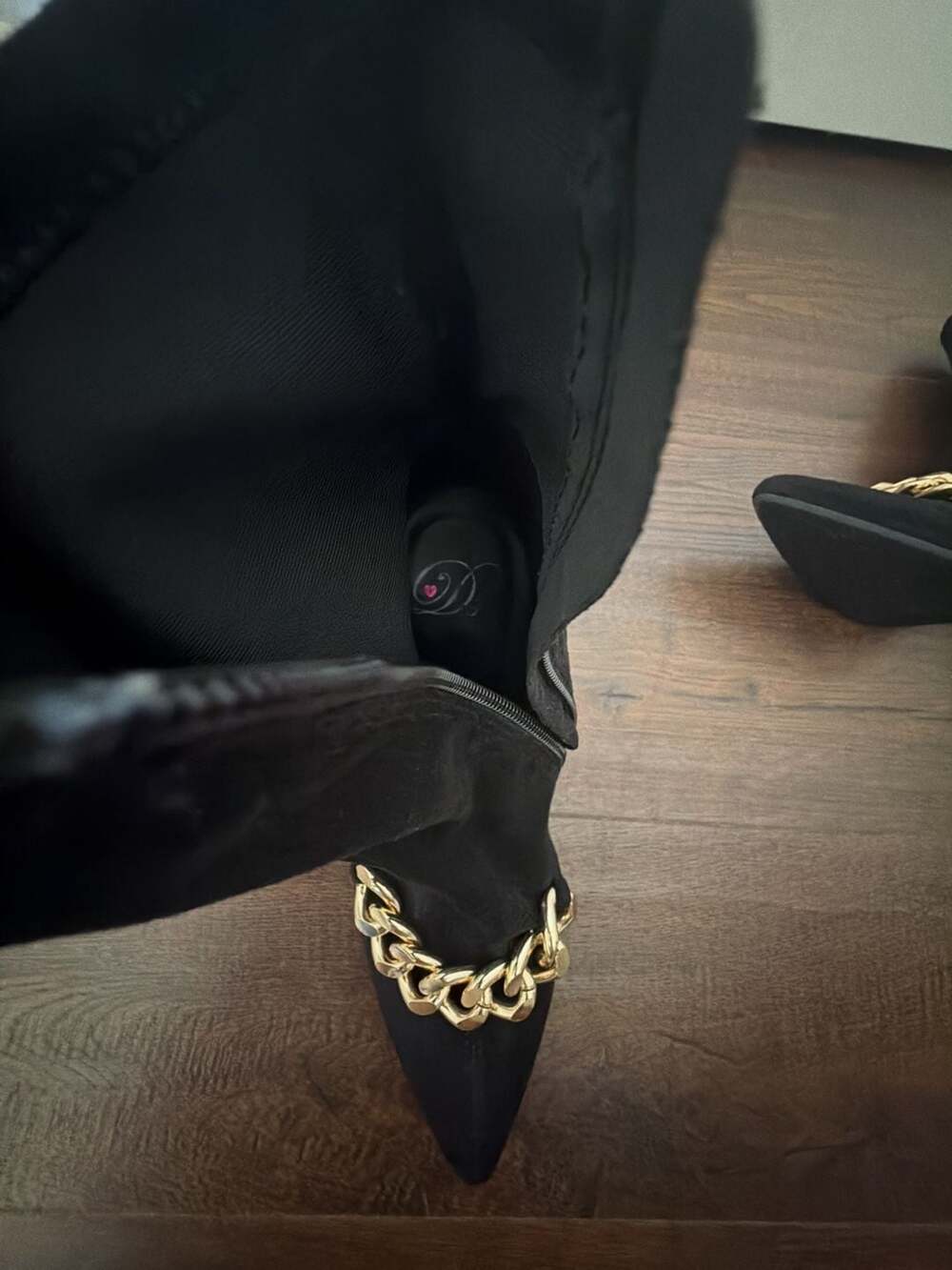 Delicious Black Ankle Boots Size 8.5 Gold Chain Heeled Pointed Toe Shoes - Picture 6 of 6